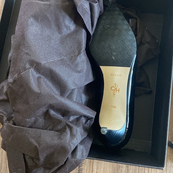 Cole Haan black patent kitten heels-Size 7.5 - Picture 4 of 4